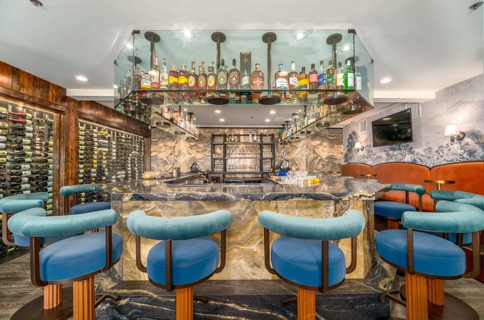 The granite and onyx bar at Lakeside Dining