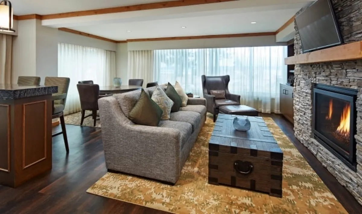 One-Bedroom Lakefront Suite at The Landing